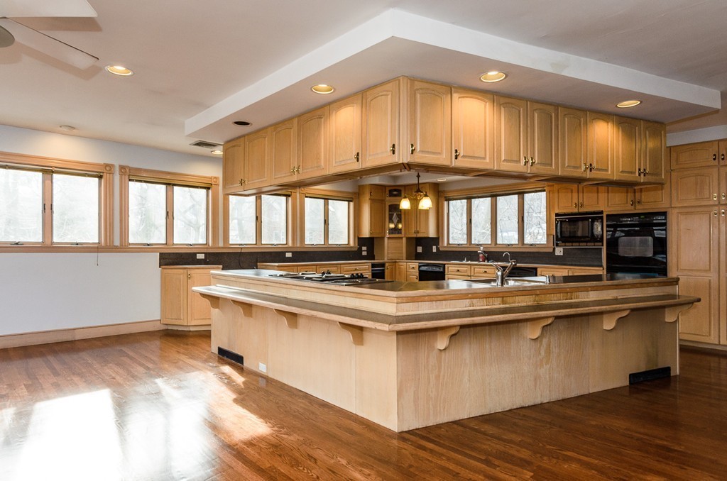 4 bed, 2 bath apartment for rent at 6 Blake Rd Unit 2, Brookline Hills — photo 5 of 15