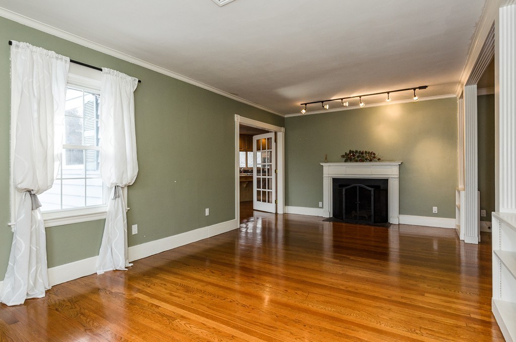4 bed, 2 bath apartment for rent at 6 Blake Rd Unit 2, Brookline Hills — photo 3 of 15
