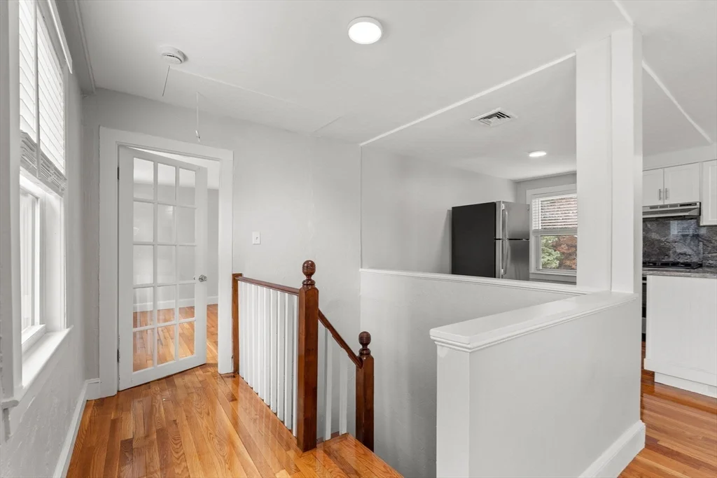 1 bed, 1 bath apartment for rent at 6 Blaney St Unit 2, Swampscott — photo 5 of 28