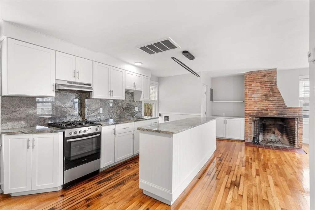 1 bed, 1 bath apartment for rent at 6 Blaney St Unit 2, Swampscott — photo 11 of 28