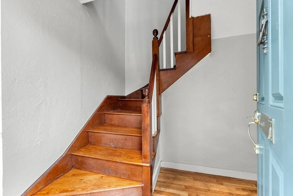 1 bed, 1 bath apartment for rent at 6 Blaney St Unit 2, Swampscott — photo 4 of 28