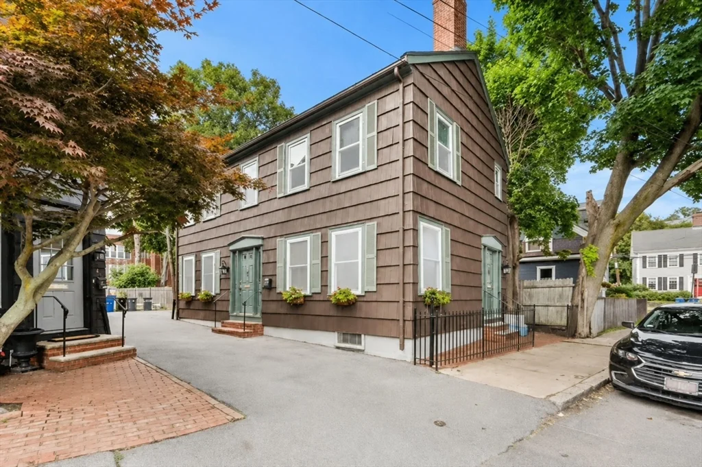 1 bed, 1 bath apartment for rent at 6 Blaney St Unit 2, Swampscott — photo 3 of 28
