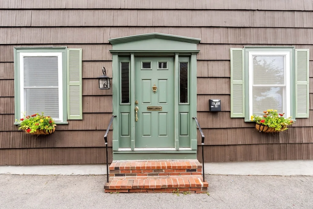 1 bed, 1 bath apartment for rent at 6 Blaney St Unit 2, Swampscott — photo 2 of 28