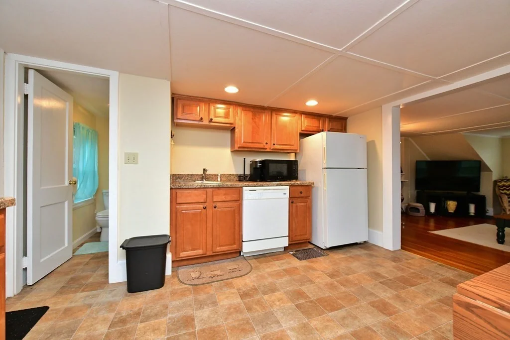 2 bed, 1 bath apartment for rent at 6 Bournedale Rd Unit 6B 2nd FL, Bournedale — photo 7 of 38
