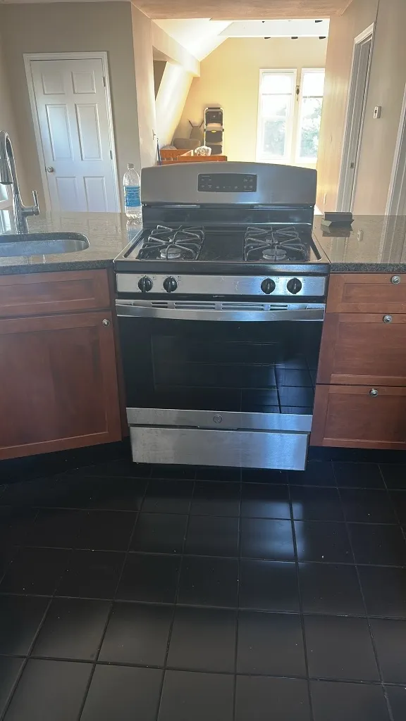 2 bed, 2 bath apartment for rent at 6 Bowdoin Park Unit 3, Dorchester — photo 2 of 12