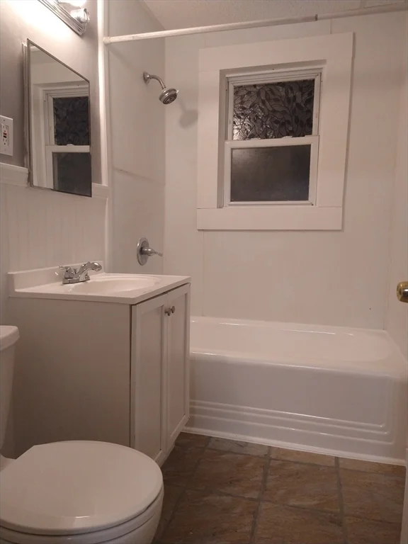 3 bed, 1 bath apartment for rent at 6 Brandon Unit 2, Dudley — photo 3 of 13