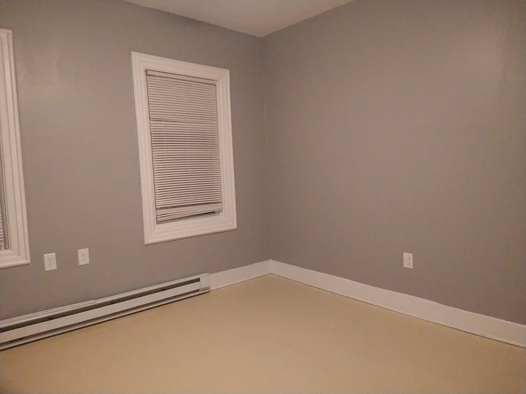 3 bed, 1 bath apartment for rent at 6 Brandon Unit 2, Dudley — photo 10 of 13