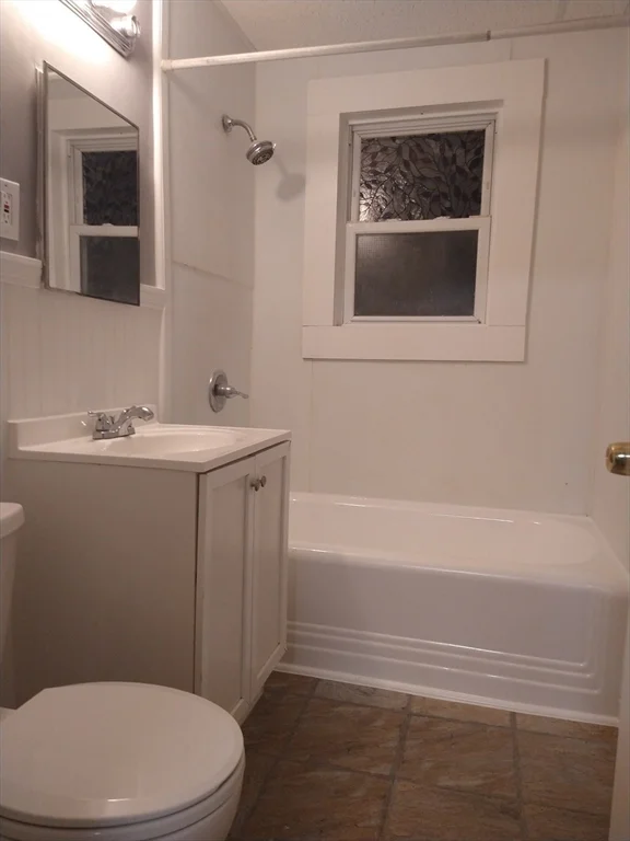 3 bed, 1 bath apartment for rent at 6 Brandon Unit 2, Dudley — photo 4 of 13