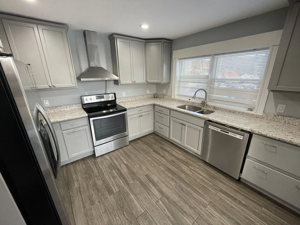 4 bed, 2 bath apartment for rent at 6 Brattle St Unit 0, North Worcester — photo 10 of 20