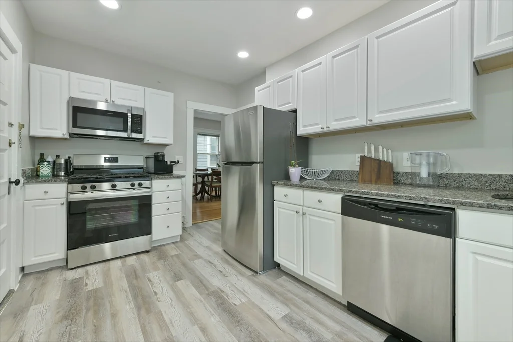 2 bed, 1 bath apartment for rent at 6 Brewer Unit 2, West Cambridge — photo 2 of 14