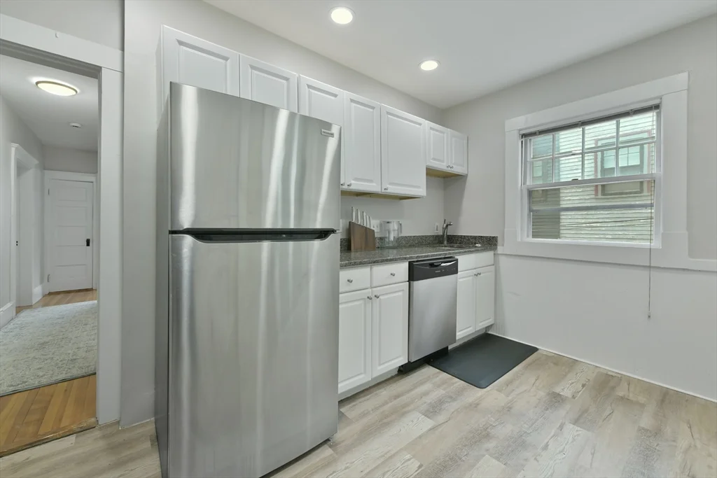 2 bed, 1 bath apartment for rent at 6 Brewer Unit 2, West Cambridge — photo 3 of 14