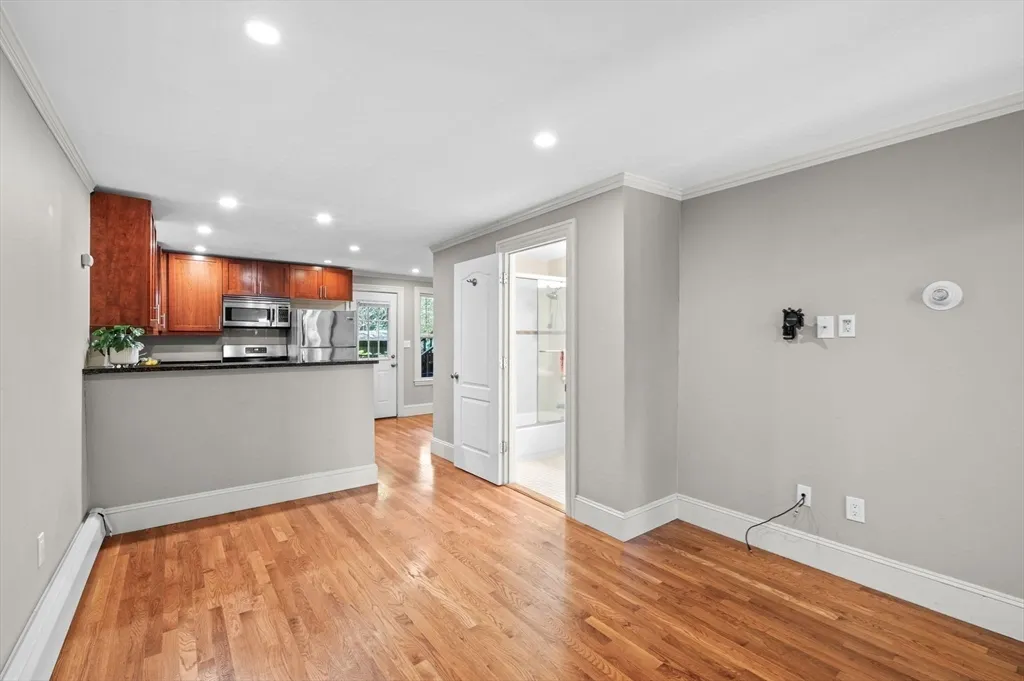 1 bed, 1 bath apartment for rent at 6 Bristol St Unit 1, Wellington-Harrington — photo 11 of 25