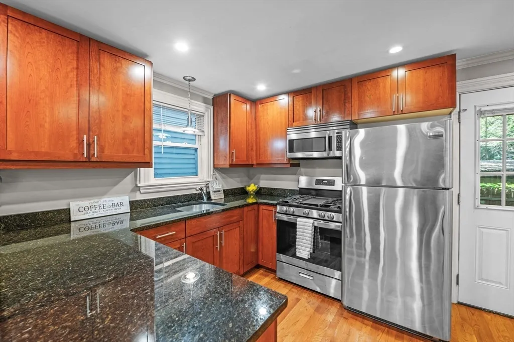 1 bed, 1 bath apartment for rent at 6 Bristol St Unit 1, Wellington-Harrington — photo 2 of 25
