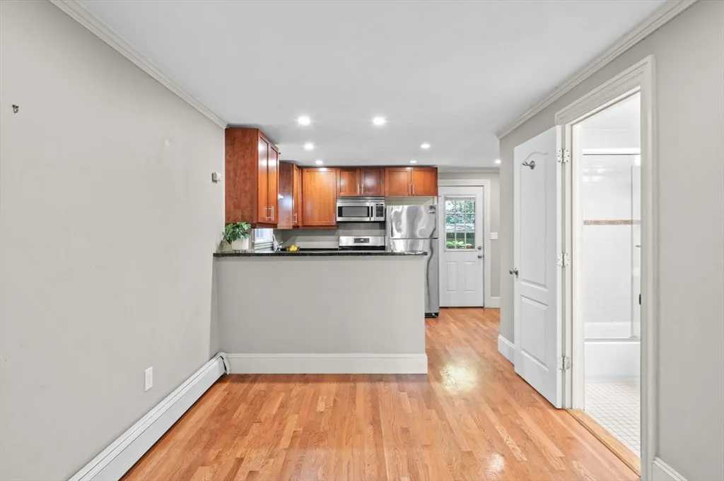1 bed, 1 bath apartment for rent at 6 Bristol St Unit 1, Wellington-Harrington — photo 10 of 25