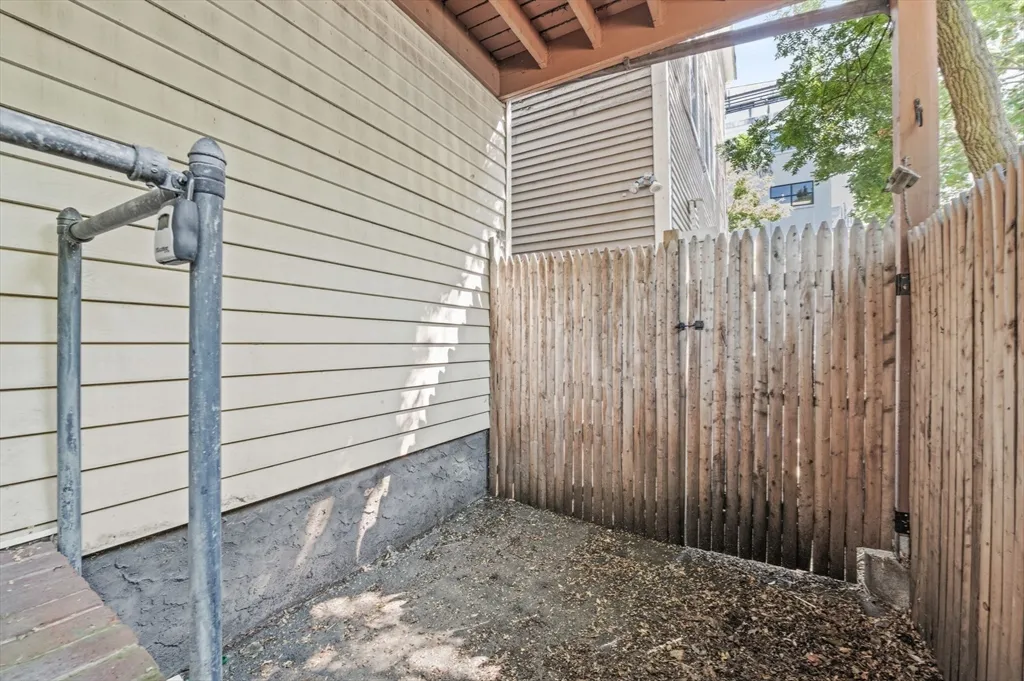 1 bed, 1 bath apartment for rent at 6 Bristol St Unit 1, Wellington-Harrington — photo 22 of 25