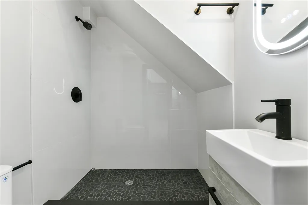 2 bed, 2 bath apartment for rent at 6 Brooks St Unit 1, East Boston — photo 11 of 16