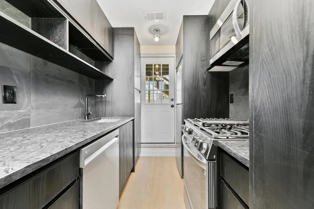 2 bed, 2 bath apartment for rent at 6 Brooks St Unit 1, East Boston — photo 14 of 16