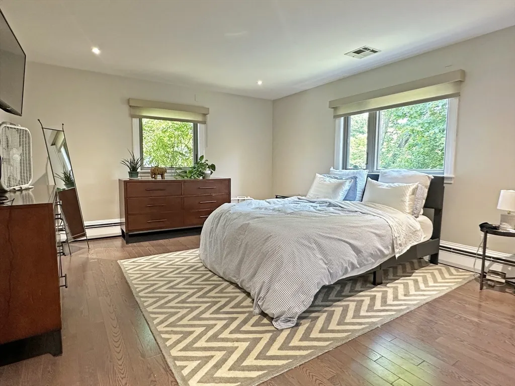 4 bed, 3 bath apartment for rent at 6 Brownson Ter, Jamaica Plain — photo 19 of 38