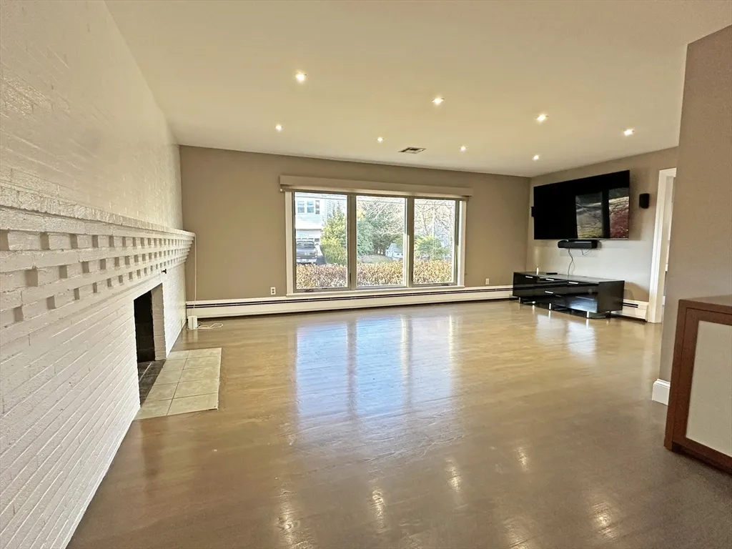 4 bed, 3 bath apartment for rent at 6 Brownson Ter, Jamaica Plain — photo 6 of 38