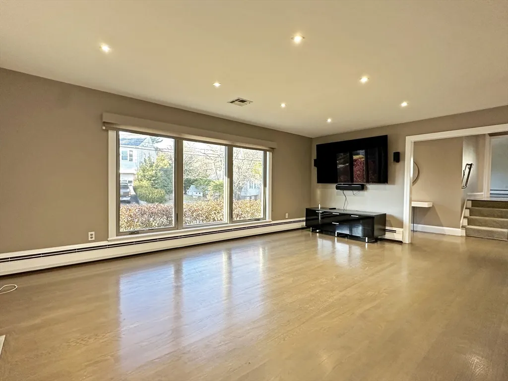 4 bed, 3 bath apartment for rent at 6 Brownson Ter, Jamaica Plain — photo 5 of 38