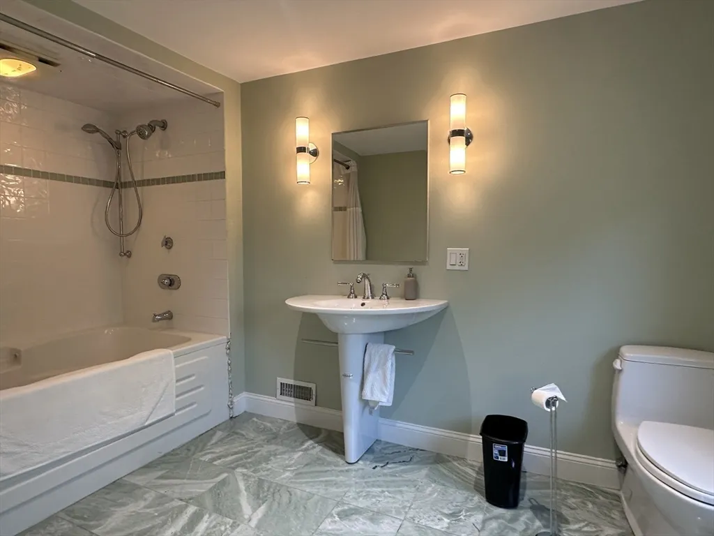 4 bed, 3 bath apartment for rent at 6 Brownson Ter, Jamaica Plain — photo 26 of 38