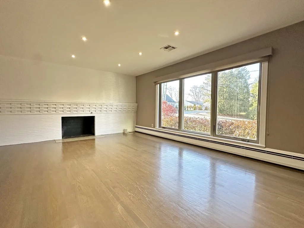 4 bed, 3 bath apartment for rent at 6 Brownson Ter, Jamaica Plain — photo 4 of 38