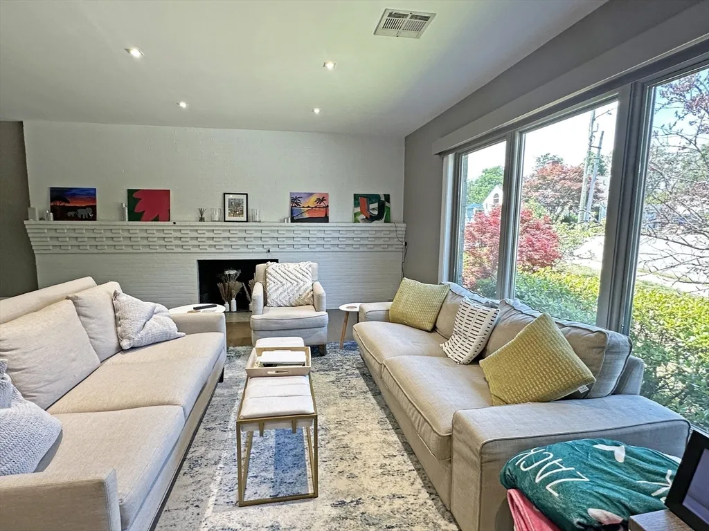 4 bed, 3 bath apartment for rent at 6 Brownson Ter, Jamaica Plain — photo 7 of 38