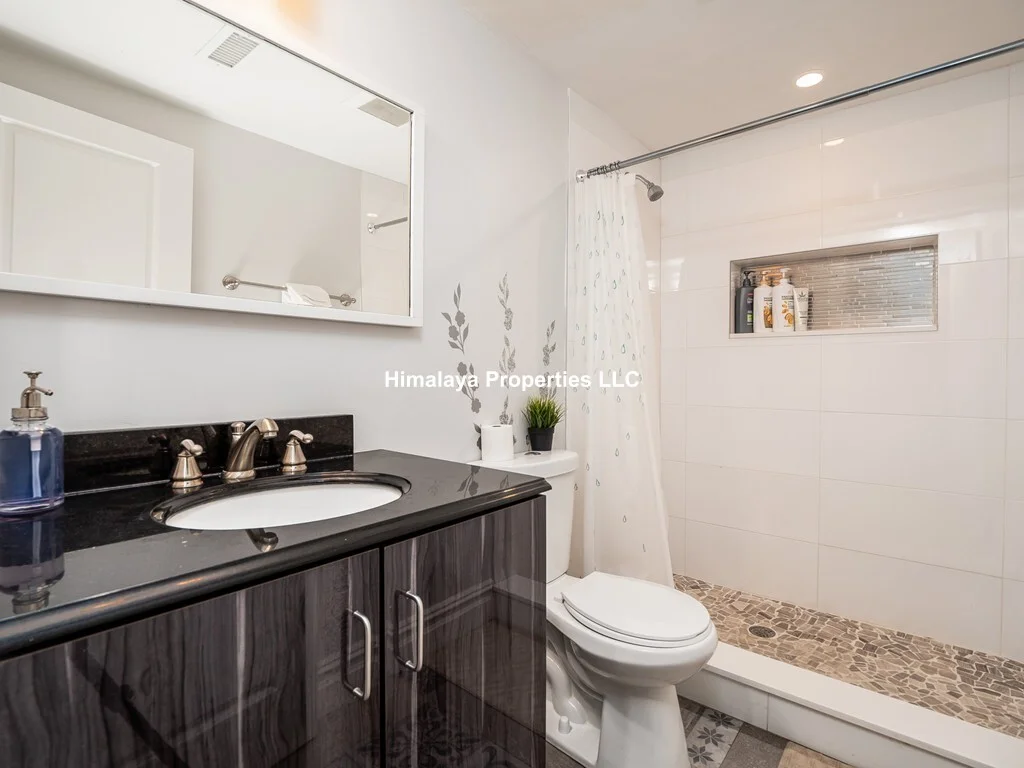 6 bed, 3.5 bath apartment for rent at 6 Buckley Ave Unit 1, Jamaica Plain — photo 13 of 15