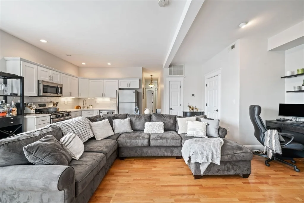 2 bed, 2 bath apartment for rent at 6 Burnham Pl Unit 2, South Boston — photo 7 of 24