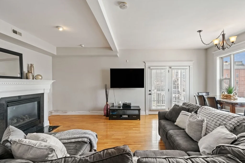 2 bed, 2 bath apartment for rent at 6 Burnham Pl Unit 2, South Boston — photo 5 of 24