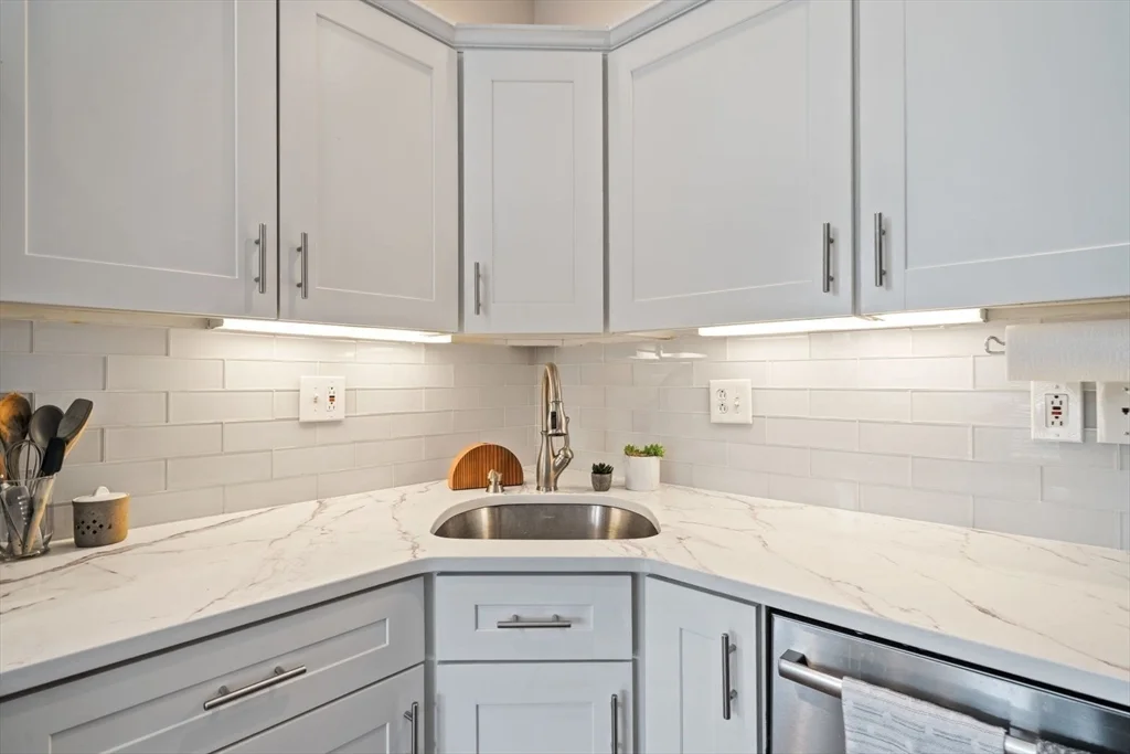 2 bed, 2 bath apartment for rent at 6 Burnham Pl Unit 2, South Boston — photo 2 of 24