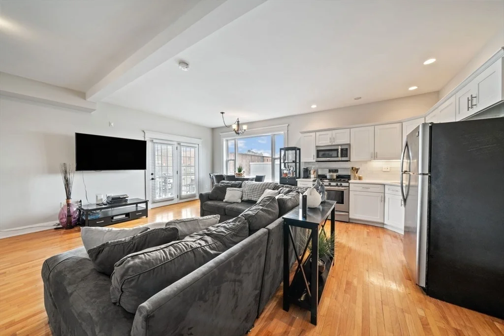 2 bed, 2 bath apartment for rent at 6 Burnham Pl Unit 2, South Boston — photo 9 of 24