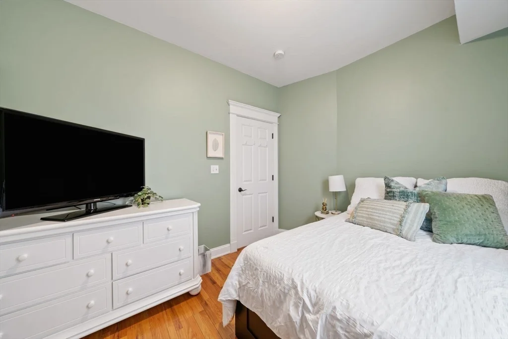 2 bed, 2 bath apartment for rent at 6 Burnham Pl Unit 2, South Boston — photo 19 of 24