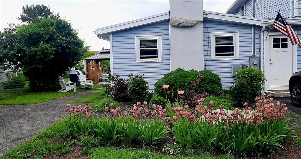 2 bed, 1 bath apartment for rent at 6 Cabo Dr Unit Winter, East Gloucester