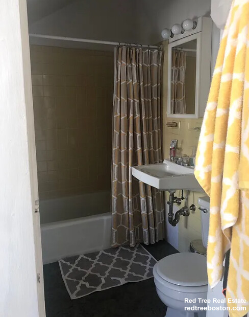 1 bed, 1 bath apartment for rent at 6 Cambridge Tr Unit 2R, Allston — photo 5 of 6