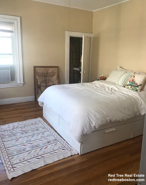 1 bed, 1 bath apartment for rent at 6 Cambridge Tr Unit 2R, Allston — photo 4 of 6