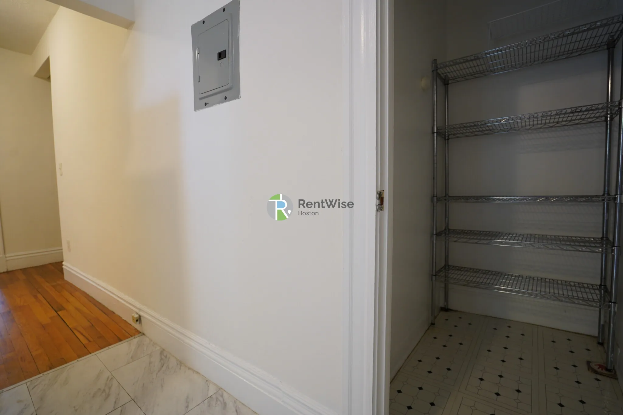 Studio bed, 1 bath apartment for rent at 6 Camelot Ct Unit 1, Brighton — photo 12 of 15