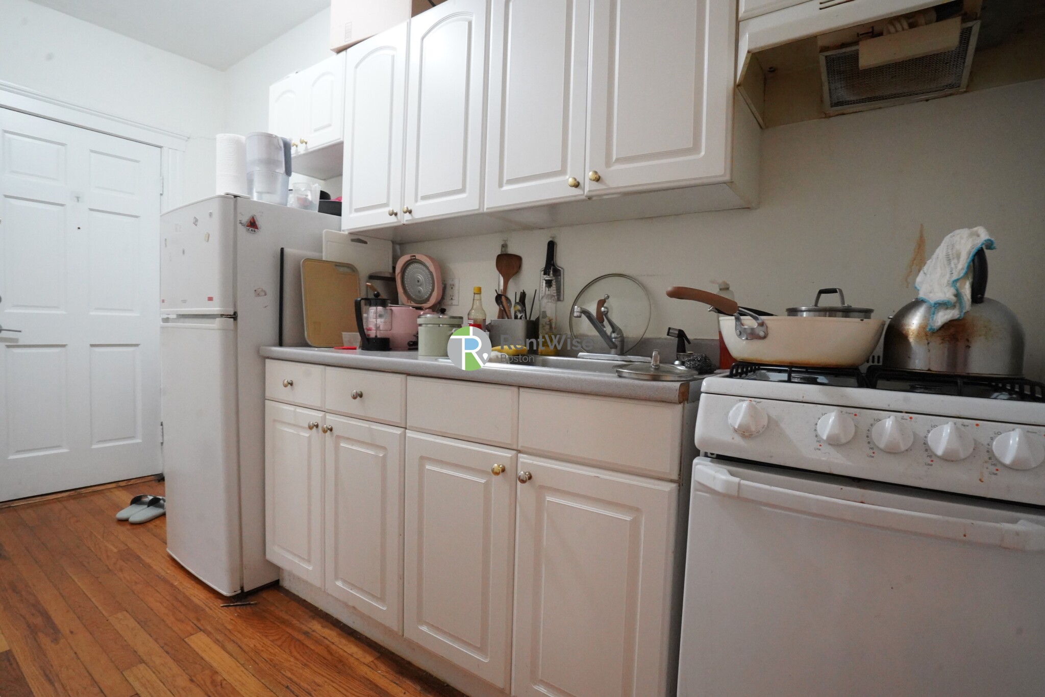 2 bed, 1 bath apartment for rent at 6 Camelot Ct Unit 12, Brighton — photo 8 of 32