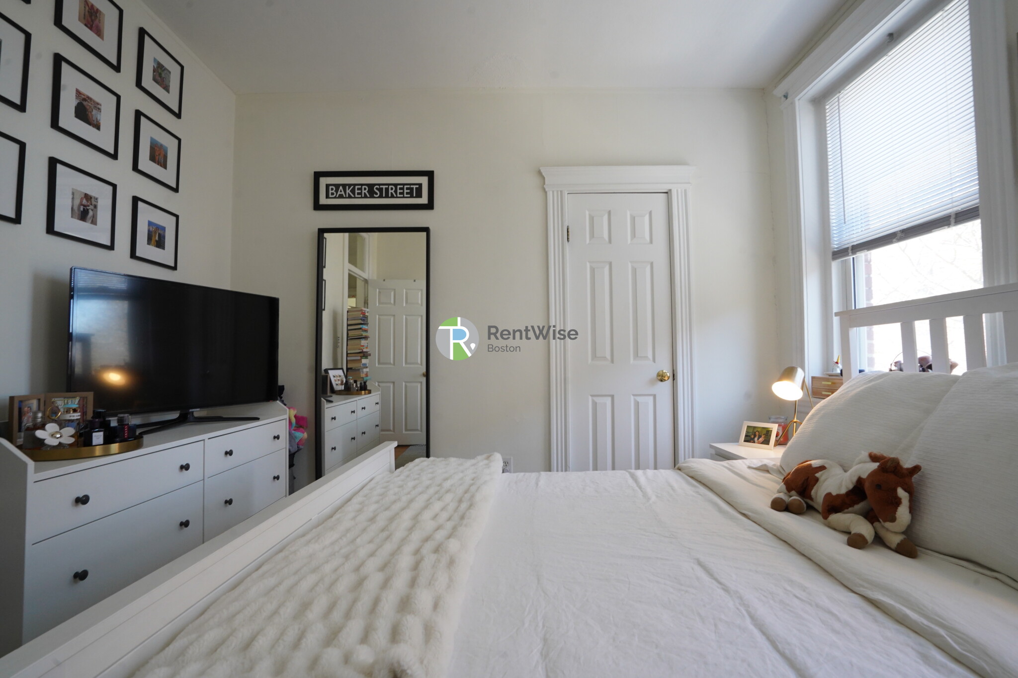 1.5 bed, 1 bath apartment for rent at 6 Camelot Ct Unit 14, Brighton — photo 6 of 20