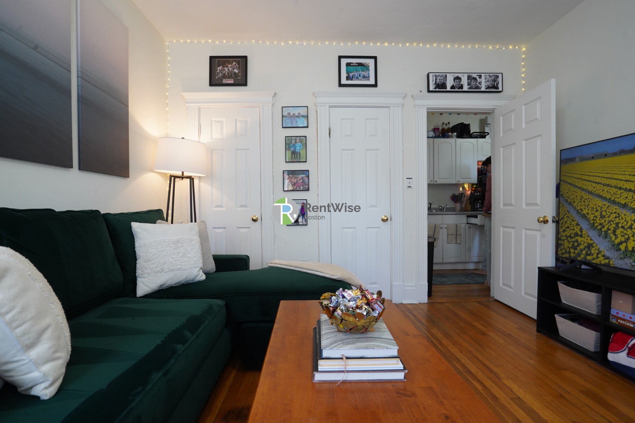 1.5 bed, 1 bath apartment for rent at 6 Camelot Ct Unit 14, Brighton — photo 3 of 20