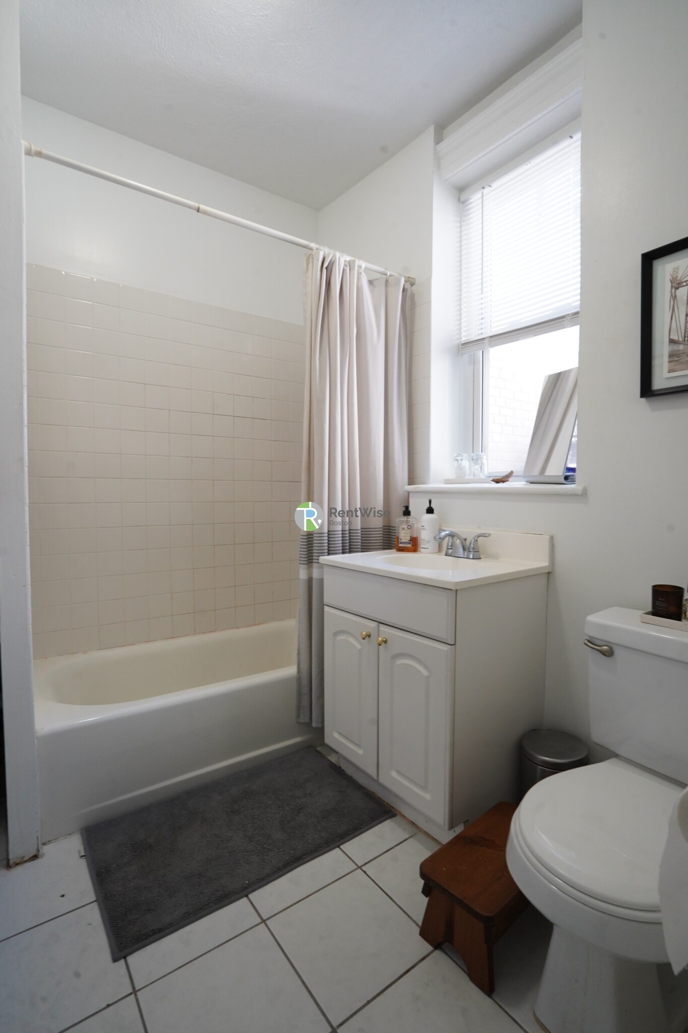 1.5 bed, 1 bath apartment for rent at 6 Camelot Ct Unit 14, Brighton — photo 4 of 20