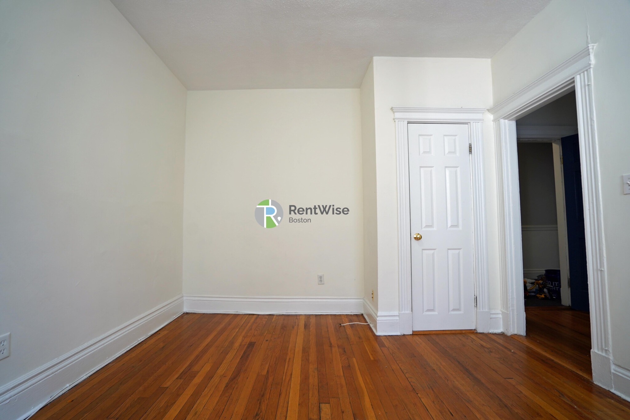 Studio bed, 1 bath apartment for rent at 6 Camelot Ct Unit 16, Brighton — photo 3 of 21