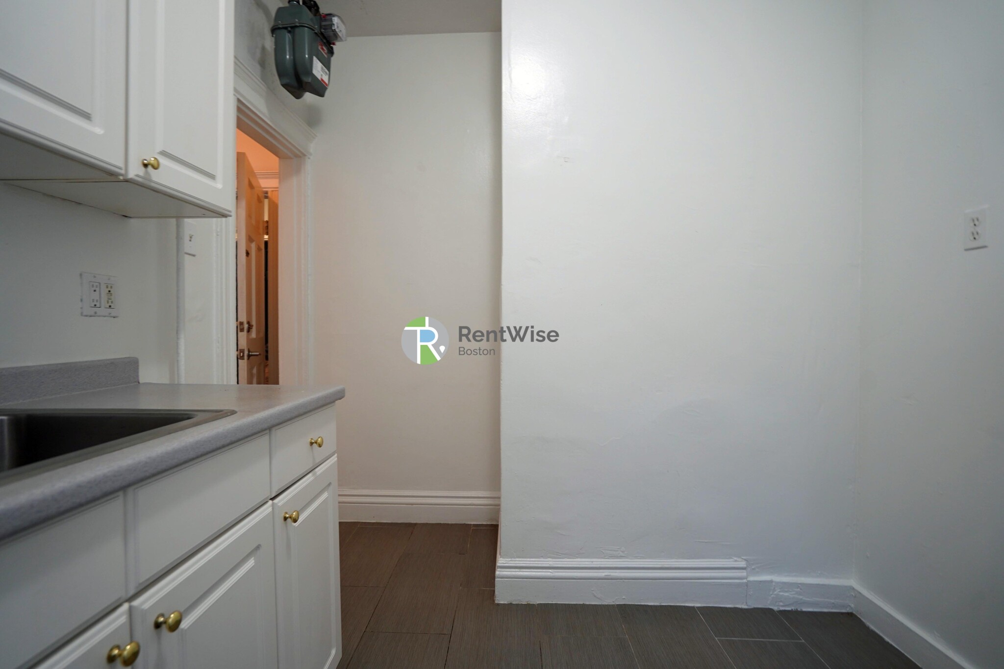 Studio bed, 1 bath apartment for rent at 6 Camelot Ct Unit 16, Brighton — photo 8 of 21