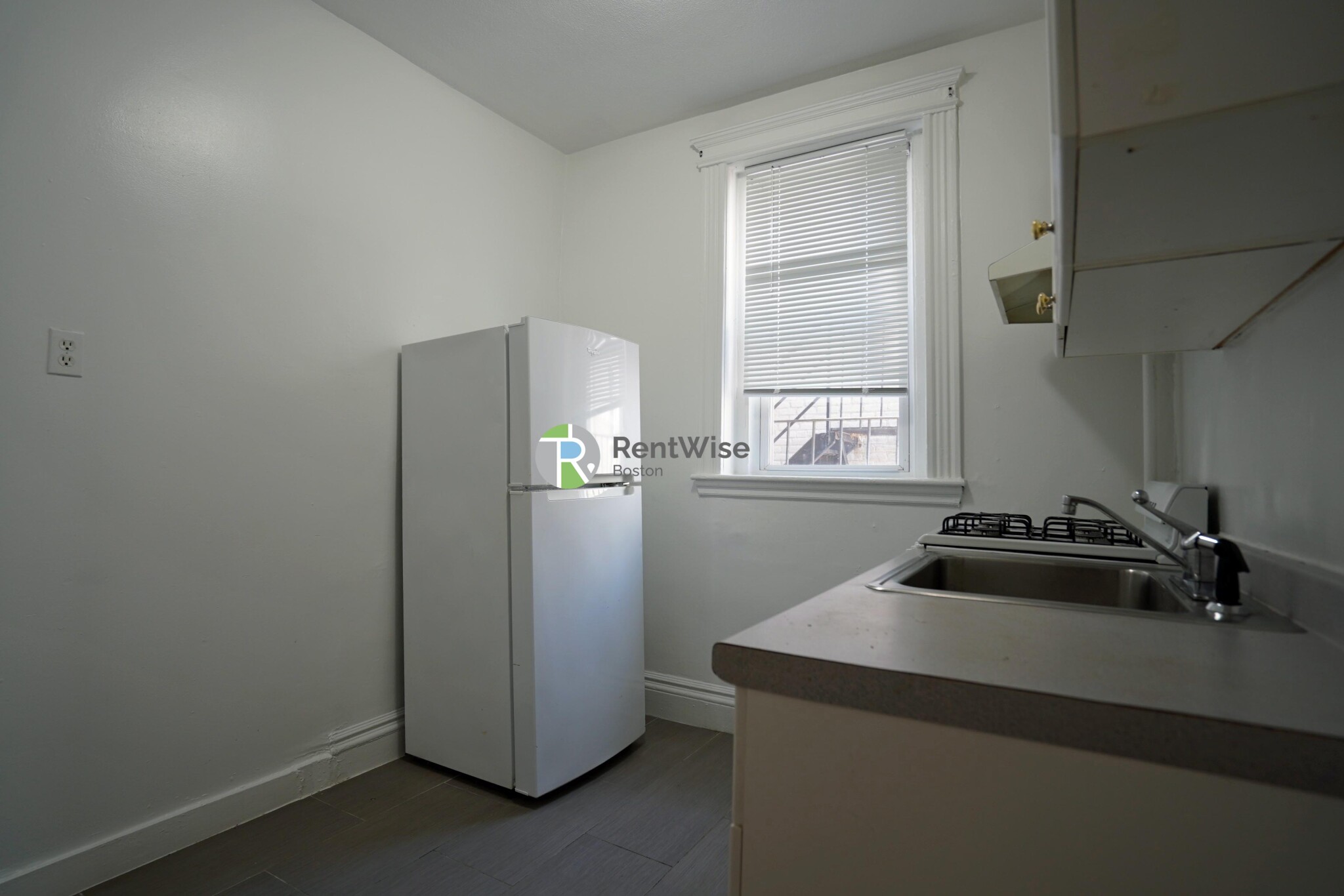 Studio bed, 1 bath apartment for rent at 6 Camelot Ct Unit 16, Brighton — photo 5 of 21