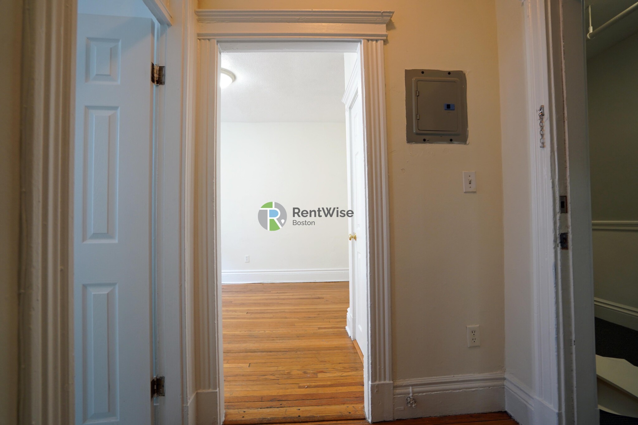 Studio bed, 1 bath apartment for rent at 6 Camelot Ct Unit 16, Brighton — photo 9 of 21