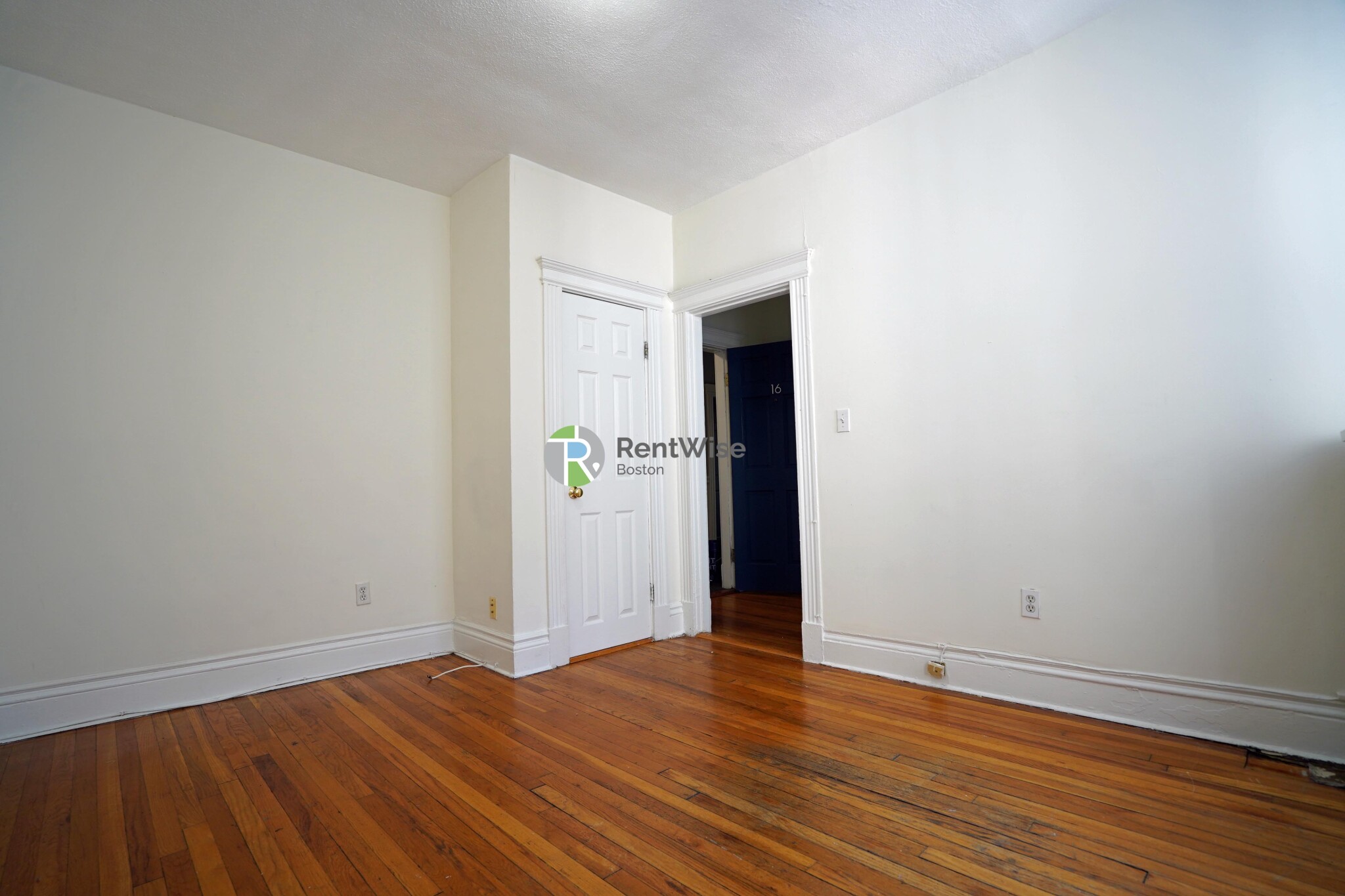 Studio bed, 1 bath apartment for rent at 6 Camelot Ct Unit 16, Brighton — photo 4 of 21