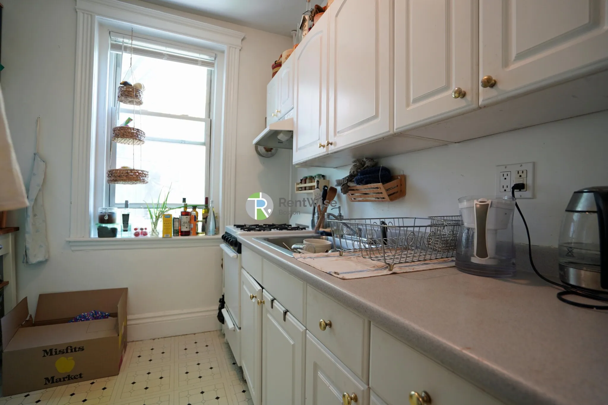 1 bed, 1 bath apartment for rent at 6 Camelot Ct Unit 17, Brighton — photo 6 of 21