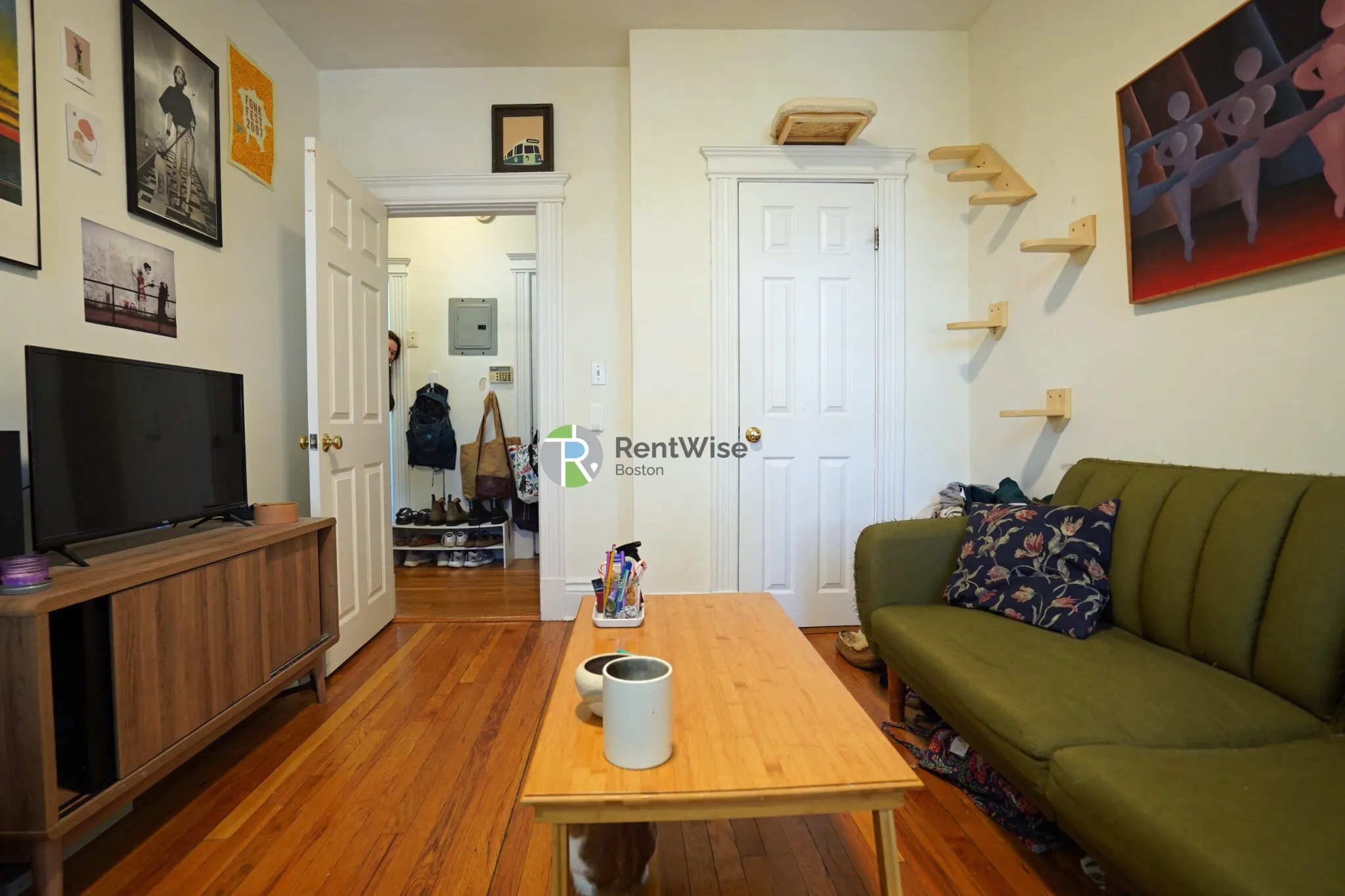 1 bed, 1 bath apartment for rent at 6 Camelot Ct Unit 17, Brighton — photo 3 of 21
