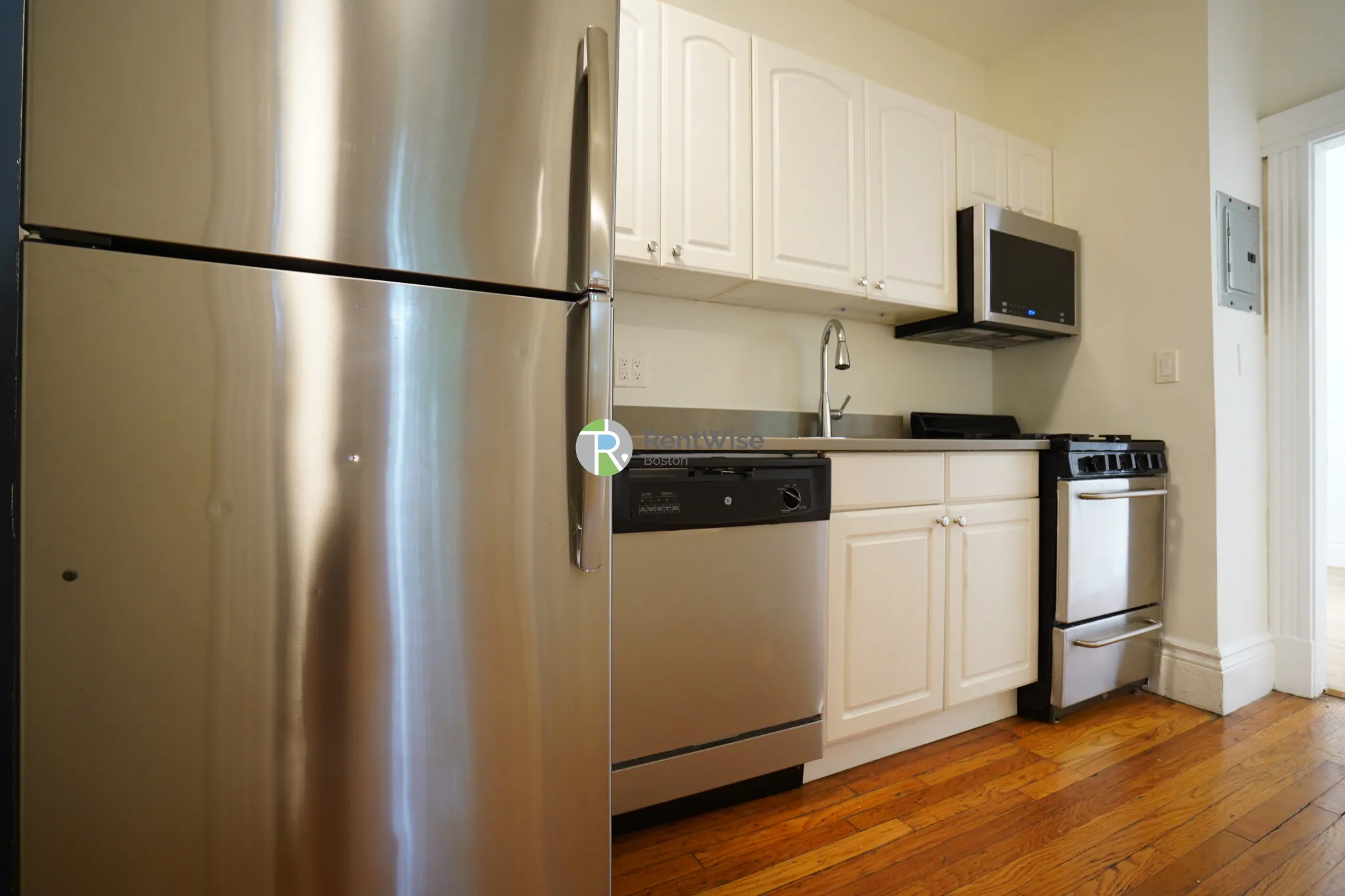 2 bed, 1 bath apartment for rent at 6 Camelot Ct Unit 18, Brighton — photo 4 of 15