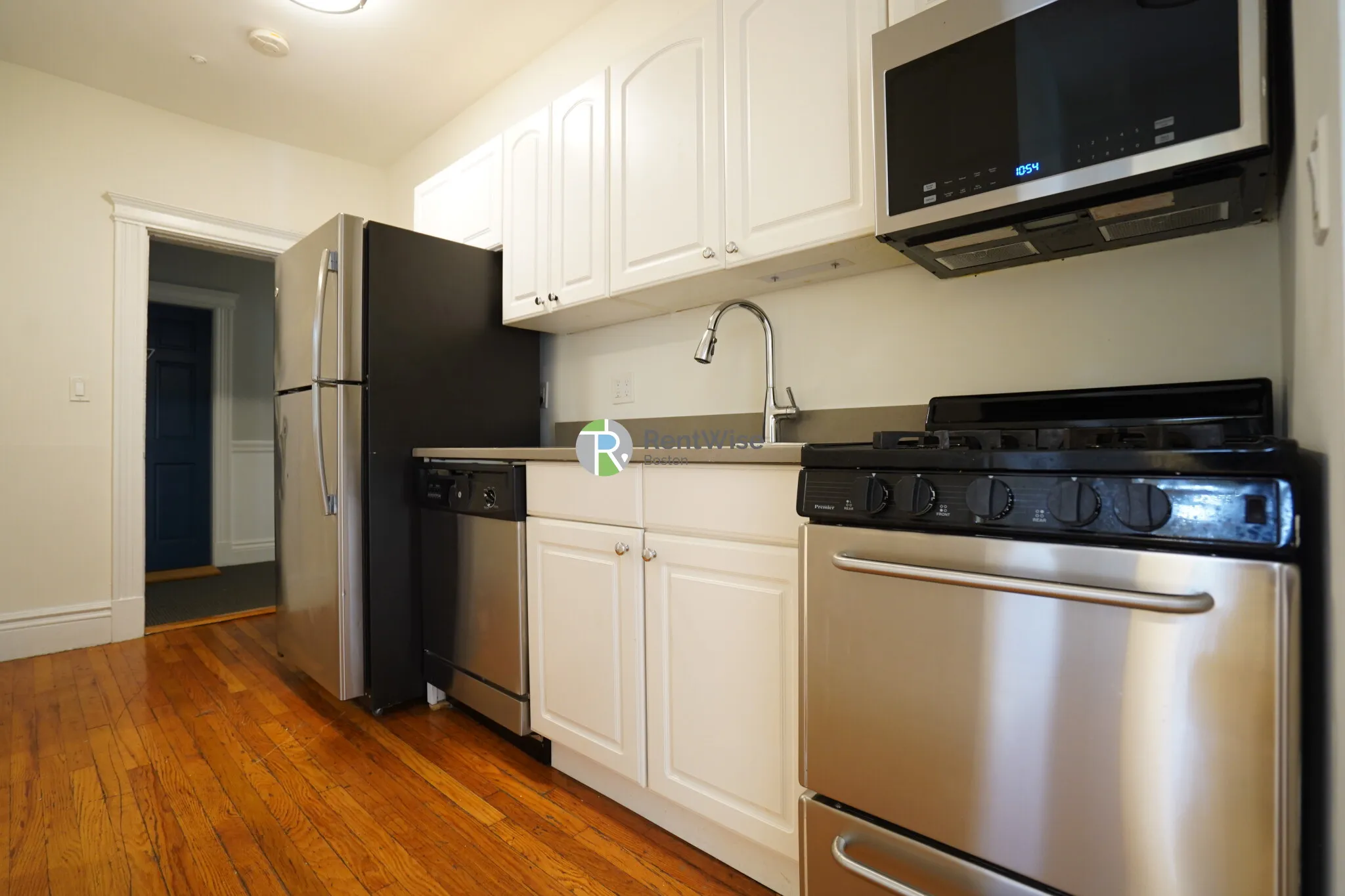 2 bed, 1 bath apartment for rent at 6 Camelot Ct Unit 18, Brighton — photo 5 of 15